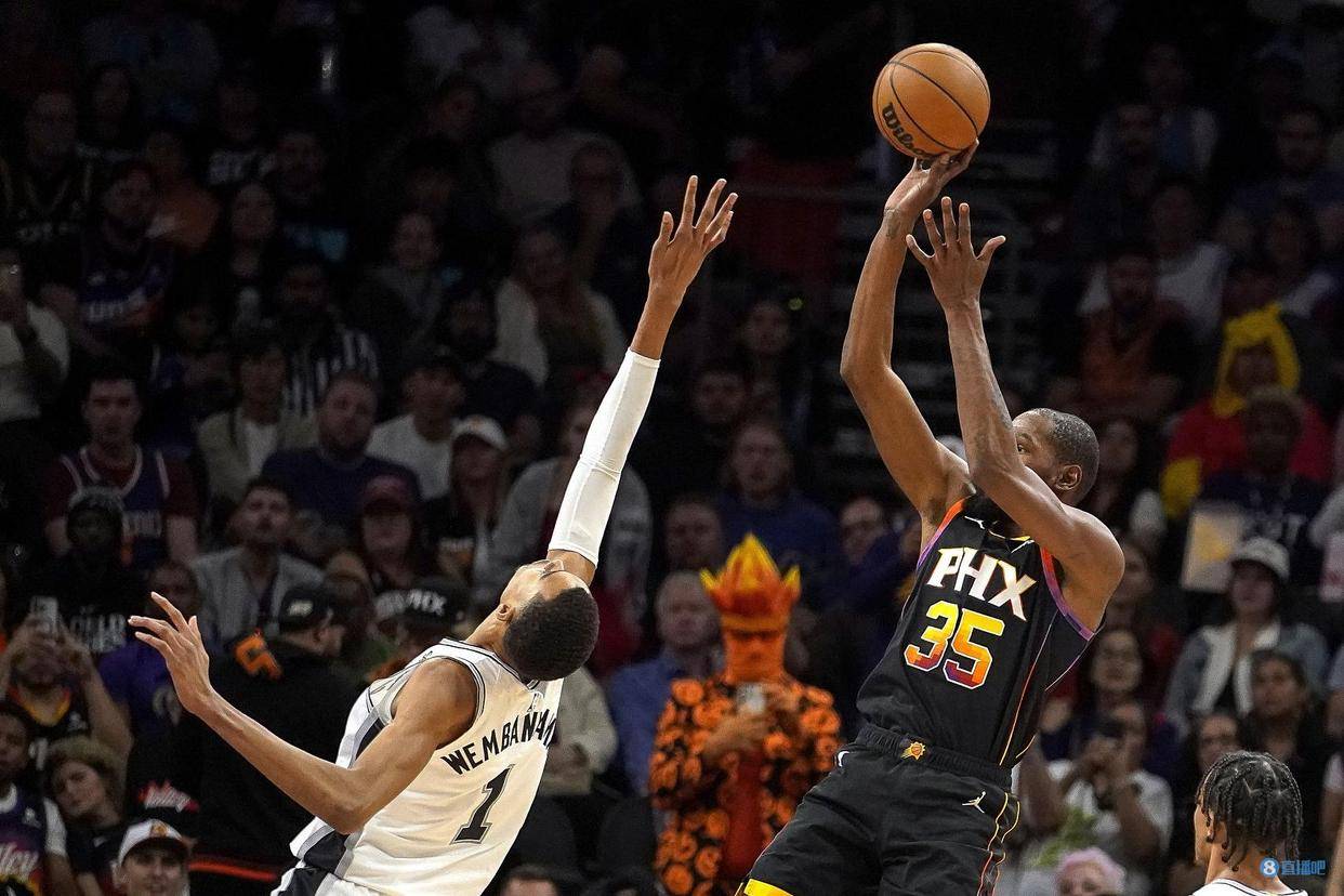 杜兰特绝杀时刻，复出首战轰40分点燃赛场，引发争议迎来胜利！