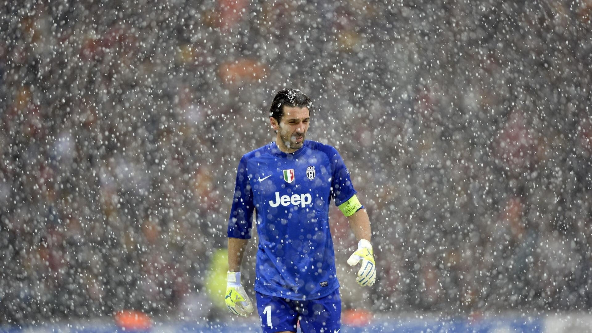 TheShy焦点对战，Uzi与40激战加拿大队分钟，表现优异胜负难料！全场沸腾不已