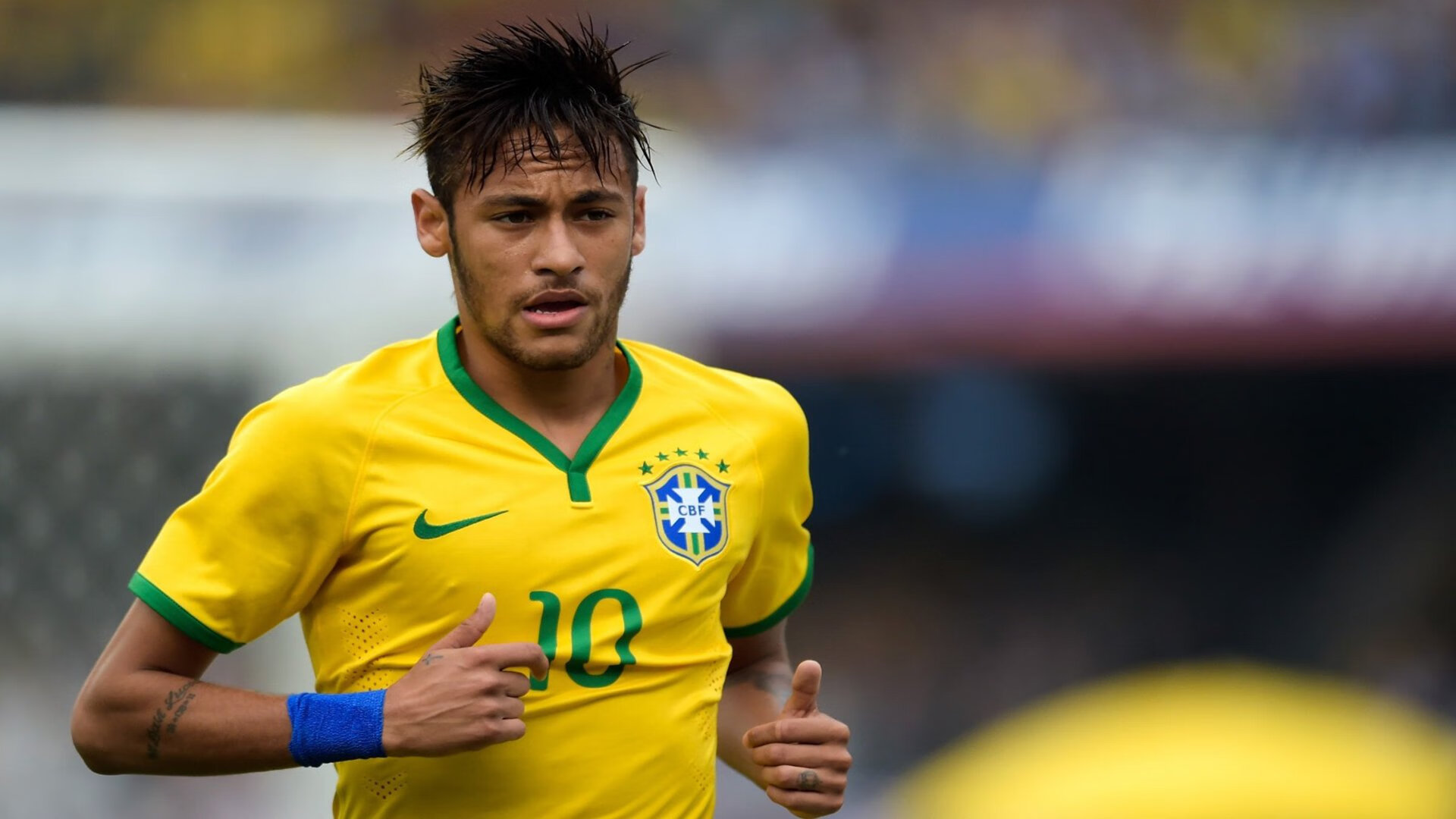 JackeyLove在巴黎圣日耳曼比赛中出色防守，重返赛场引发热议！热度持续攀升